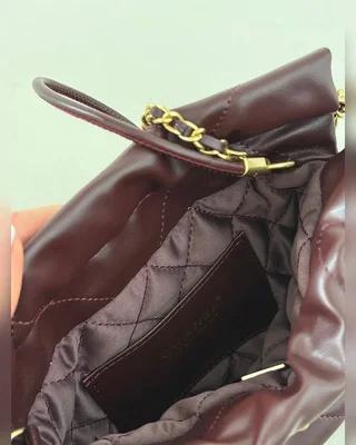 Chanel Burgundy Quilted Calfskin Mini 20 Bag Gold Hardware Магнітна Коробка 23 х 22 х 6 — головне фото товару