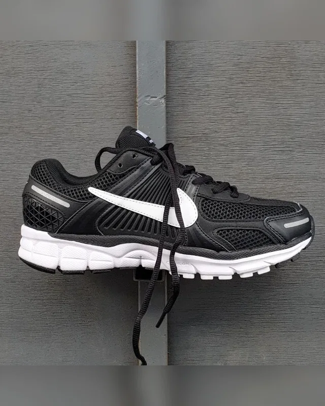 Nike Zoom Vomero 5 Black White — головне фото товару