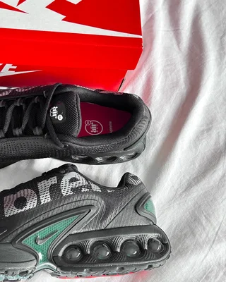 Nike Supreme x Air Max DN 'Black Galactic Jade' FZ4044 001 — головне фото товару