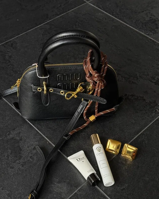 Miu Miu Aventure Nappa Mini Top-Handle Bag Black [оригінальна коробка] 22 х 14 х 7 — головне фото товару