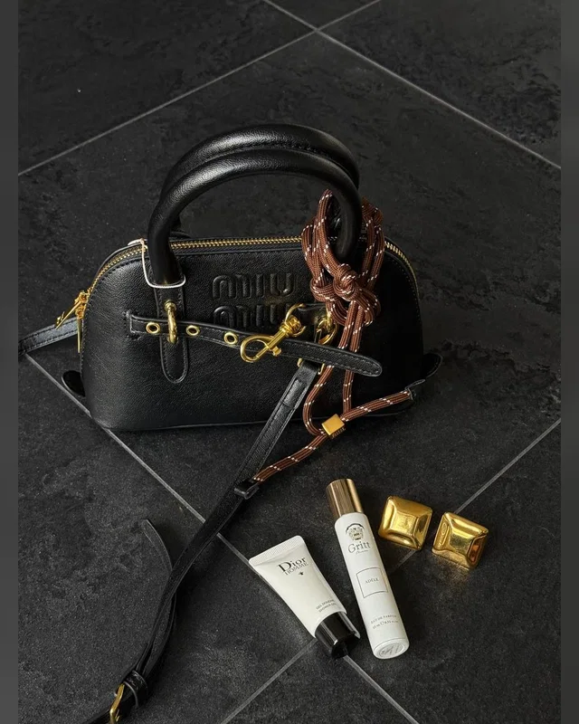 Miu Miu Aventure Nappa Mini Top-Handle Bag Black — головне фото товару
