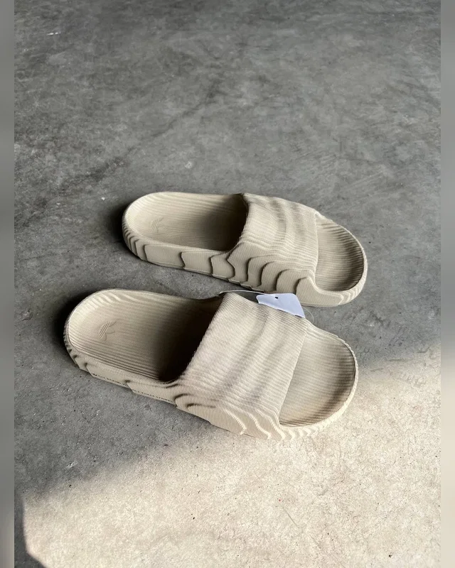 Adidas Adilette Core — головне фото товару