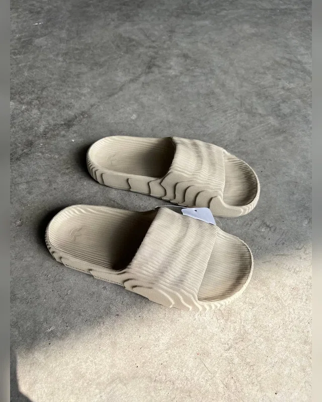 Adidas Adilette Core — головне фото товару