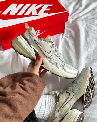 Nike Wmns V2K Run 'Light Orewood Brown'Nike FD0736 103 — головне фото товару
