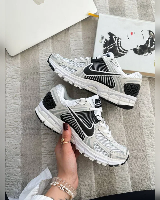 Nike Zoom Vomero 5 White Black — головне фото товару