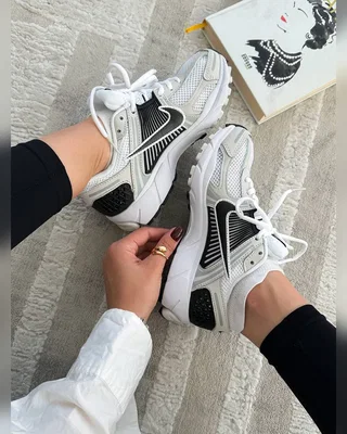 Nike Zoom Vomero 5 White Black — головне фото товару