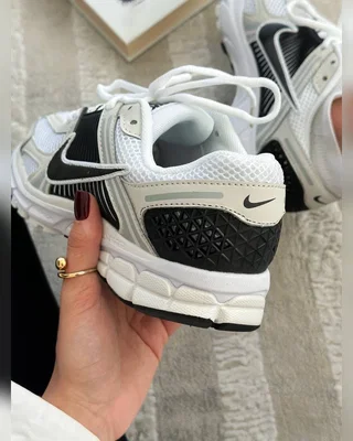 Nike Zoom Vomero 5 White Black — головне фото товару