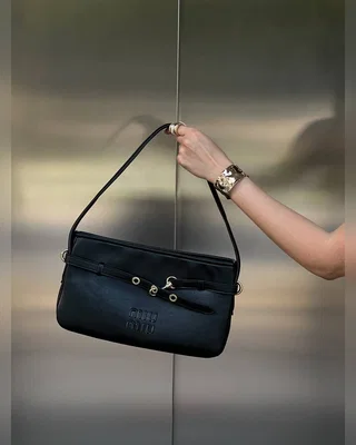 Miu Miu Aventure Nappa Leather Bag Black [пильник звичайна коробка] 29 x 16 x 5 — головне фото товару