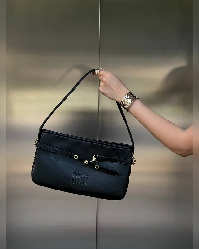 Miu Miu Aventure Nappa Leather Bag Black [пильник, звичайна коробка] 29 x 16 x 5 — головне фото товару