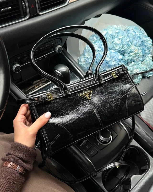 Prada Medium Leather Handbag Black (оригінальна коробка) — головне фото товару