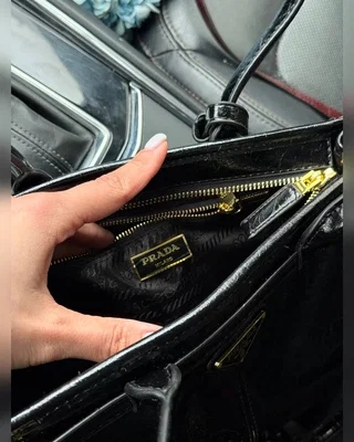 Prada Medium Leather Handbag Black (оригінальна коробка) — головне фото товару