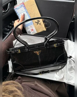 Prada Medium Leather Handbag Black (оригінальна коробка) — головне фото товару