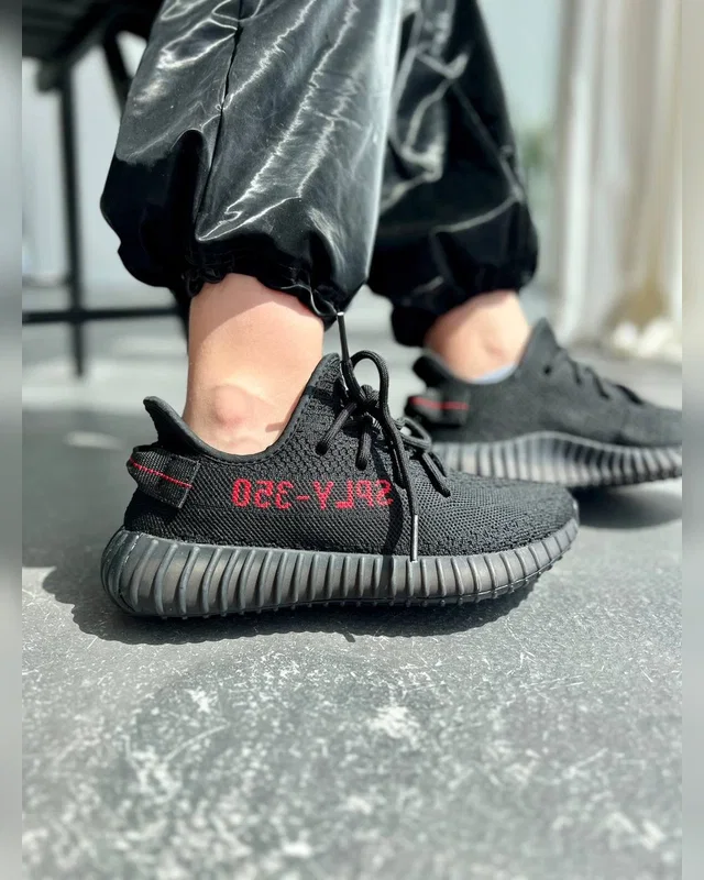 Adidas Yeezy 350 черн — головне фото товару