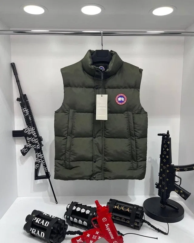 Жилет Canada Goose — головне фото товару