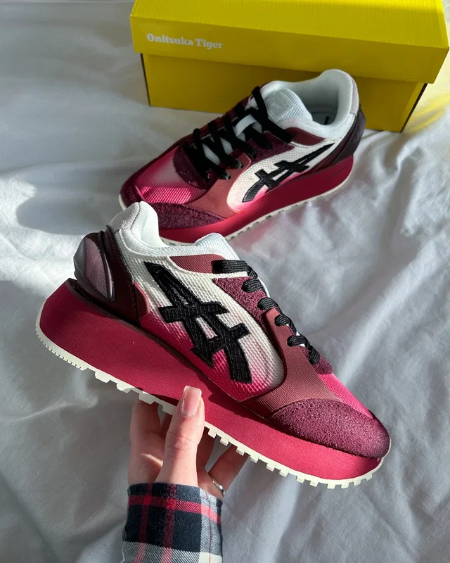 Onitsuka Tiger Moage CO 'Cream Beet Juice' 1183B555-100 — головне фото товару