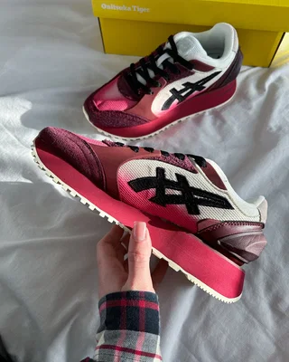 Onitsuka Tiger Moage CO 'Cream Beet Juice' 1183B555-100 — головне фото товару