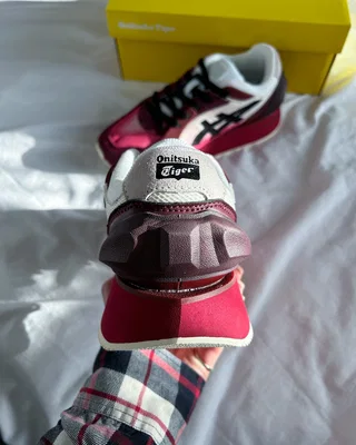 Onitsuka Tiger Moage CO 'Cream Beet Juice' 1183B555-100 — головне фото товару