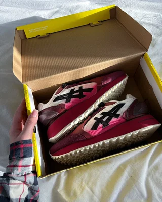 Onitsuka Tiger Moage CO 'Cream Beet Juice' 1183B555-100 — головне фото товару
