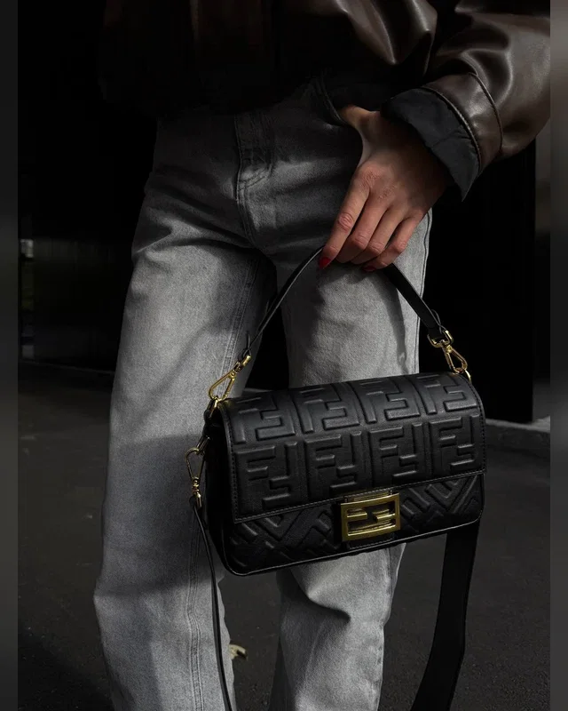 Fendi Baguette Black Leather Bag 25 х 15 х 6 — головне фото товару