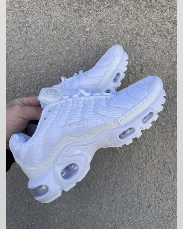 Nike Air Max Plus TN 'Triple White' — головне фото товару