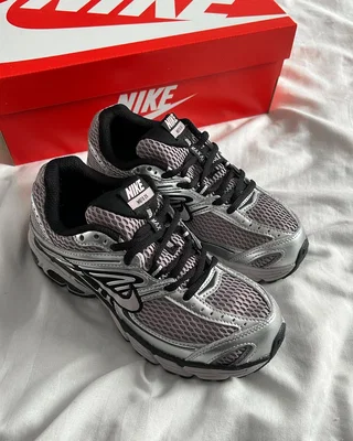 Nike Air Max Moto 2K silver — головне фото товару