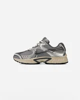 Nike V5 RNR Grey — головне фото товару
