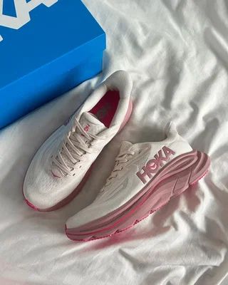 HOKA ONE Clifton 10 'Rose Cream Dried Rose' — головне фото товару