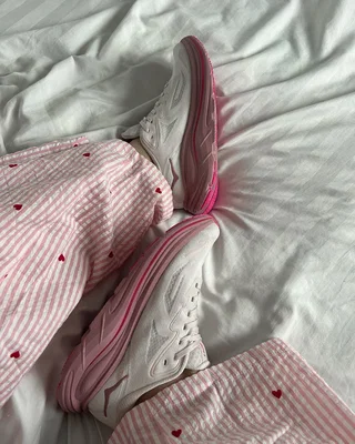 HOKA ONE Clifton 10 'Rose Cream Dried Rose' — головне фото товару