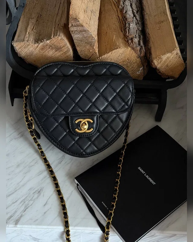 Chanel Heart Chain Clutch Bag Black Магнітна Коробка 19x17x7 — головне фото товару