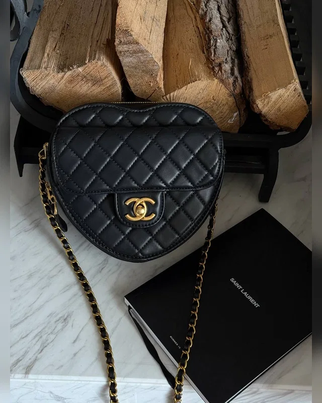 Chanel Heart Chain Clutch Bag Black Магнітна Коробка 19x17x7 — головне фото товару