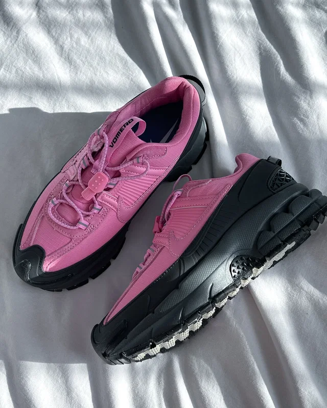 Nike Air Zoom Vomero Roam 'Elemental Pink Anthracite — головне фото товару