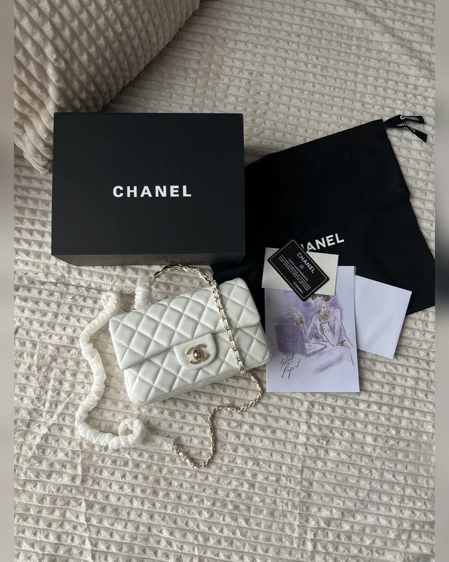 Chanel Classic Flap mini White — головне фото товару