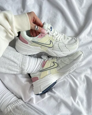 Nike V2K pink/white — головне фото товару