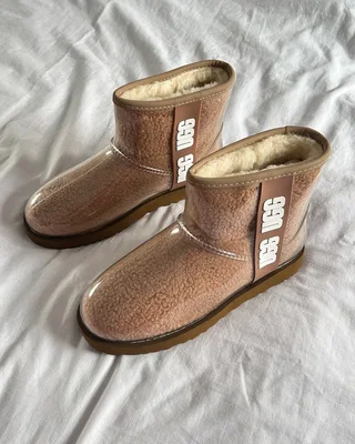 UGG Classic Clear Mini Large LOGO Fleece Lined — головне фото товару
