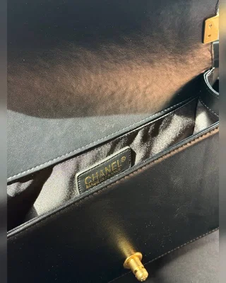 Chanel Medium Boy Black Gold Caviar RHW Коробка магніт — головне фото товару