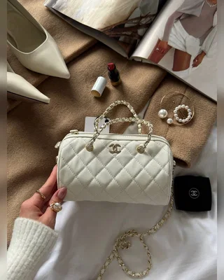 Chanel Mini Classic Bowling Bag Cream 18 x 11 x 10 — головне фото товару