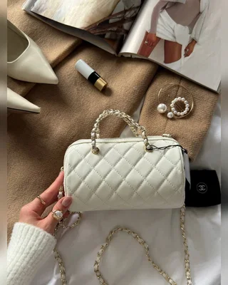 Chanel Mini Classic Bowling Bag Cream 18 x 11 x 10 — головне фото товару