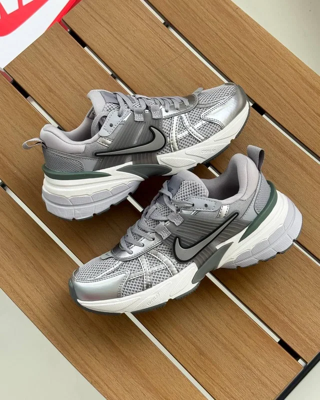 Nike V2K Runtekk Metallic Grey — головне фото товару
