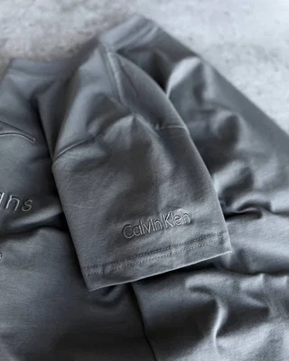 Футболка Calvin Klein — головне фото товару