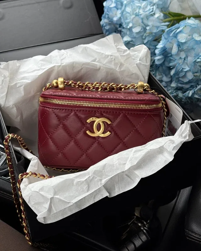 Chanel Classic Red Lambskin Pearl Crush Vanity Bag Gold 17 х 11 х 8 — головне фото товару
