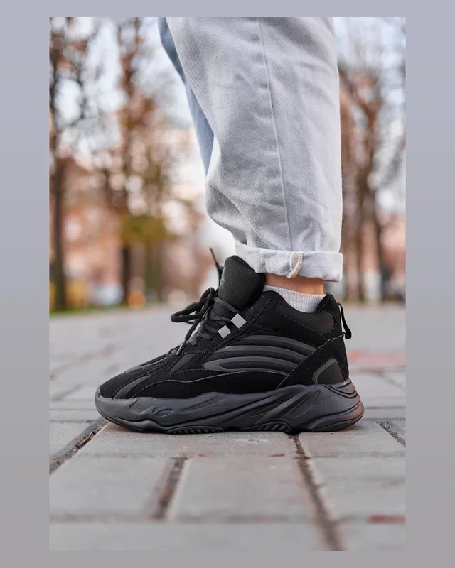 Adidas Yeezy Boost 700 V2 Winter Black — головне фото товару