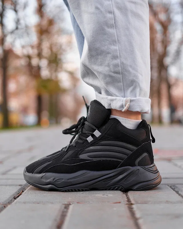 Adidas Yeezy Boost 700 V2 Winter Black — головне фото товару