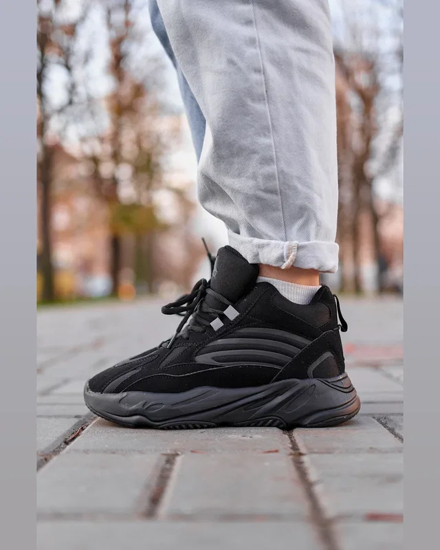 Adidas Yeezy Boost 700 V2 Winter Black — головне фото товару