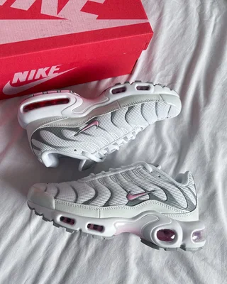 Nike Air Max Plus 'Summit White Pink Rise' HF0107-100 — головне фото товару