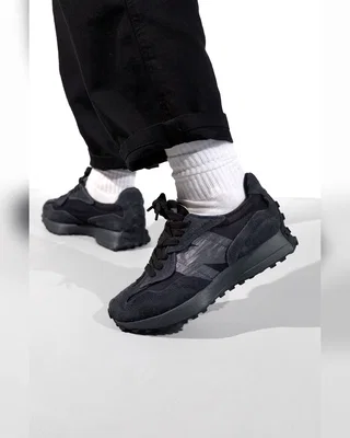 New Balance 327 Triple Black — головне фото товару