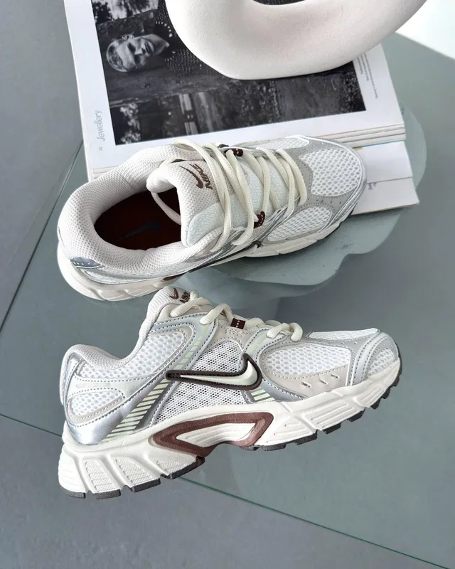 Nike V5 RNR Sail Fauna Brown — головне фото товару