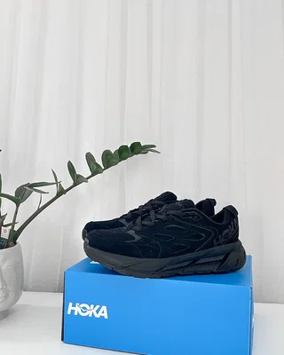 HOKA ONE Clifton L Suede 'Triple Black' 1122571-BBLC — головне фото товару