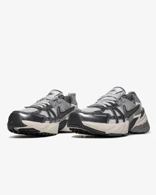 Nike Wmns V2K Run 'Pure Platinum Wolf Grey' — головне фото товару