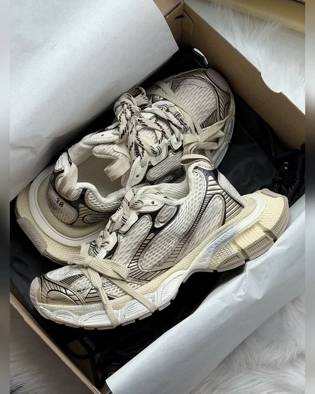 Balenciaga 3XL Beige/Gold — головне фото товару