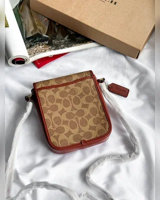 COACH ‎‎‎‎ Coach Tall Studio Crossbody In Signature Canvas [крафтова коробка] 14 x 17 x 4 — головне фото товару